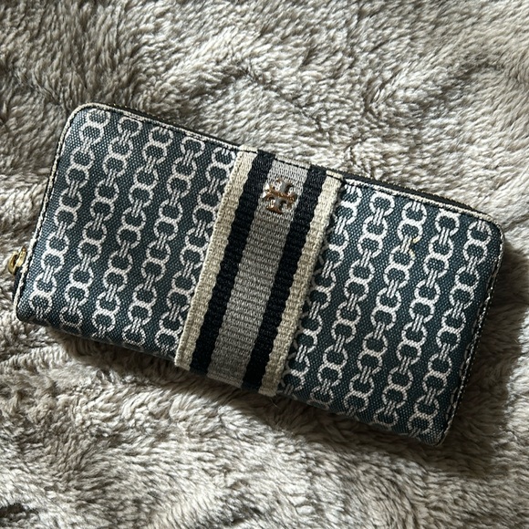 Tory Burch Handbags - Tory Burch Wallet
